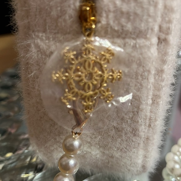 Chanel Pouch with Unbranded 47 inch Pearl Chain Attached - Picture 3 of 13